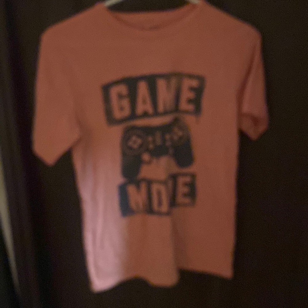 Salmon pink game mode tee shirt